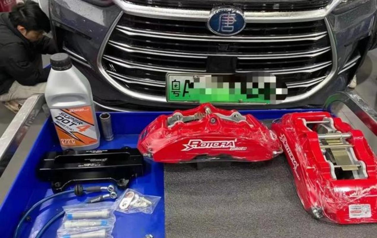 一位车主花27万买的比亚迪icon，开了六年16万公里，换备胎时突然愣住