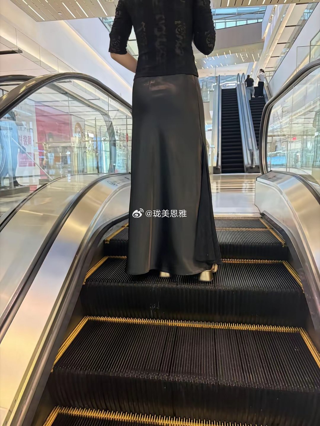 丝滑醋酸裙。禁止私自收藏（除粉丝以外）看到会直接拉黑