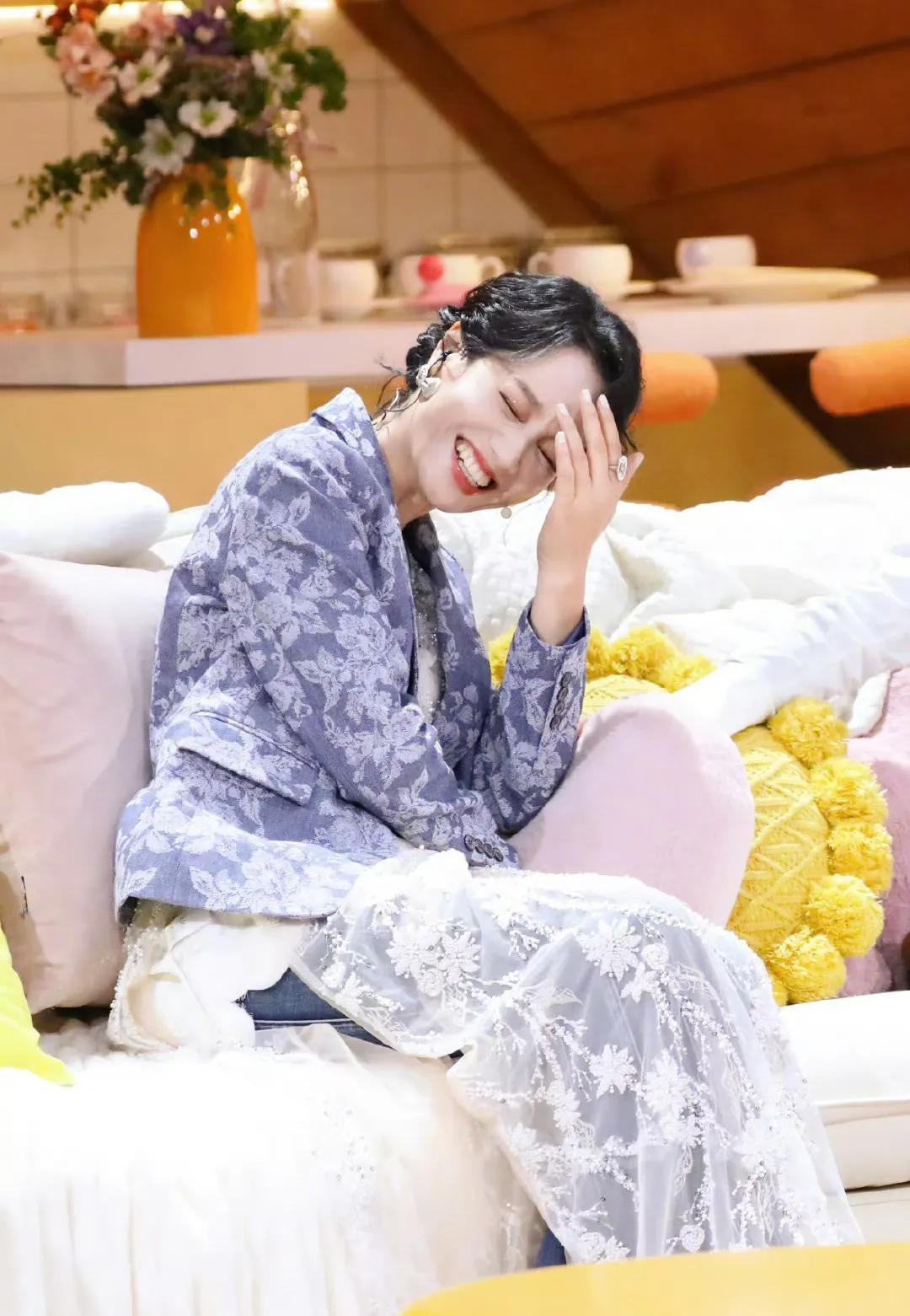 朱丹《恋爱兄妹》综艺新造型好美呀……美得让人挪不开视线！美得让人眼前一亮！发