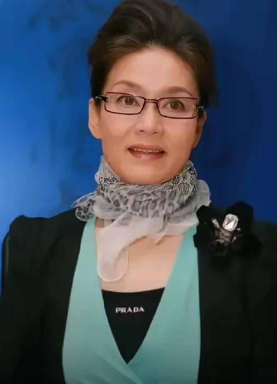 72岁潘虹的晚年日常：凌晨四点守护92岁母亲，温柔孝心戳哭众人曾经