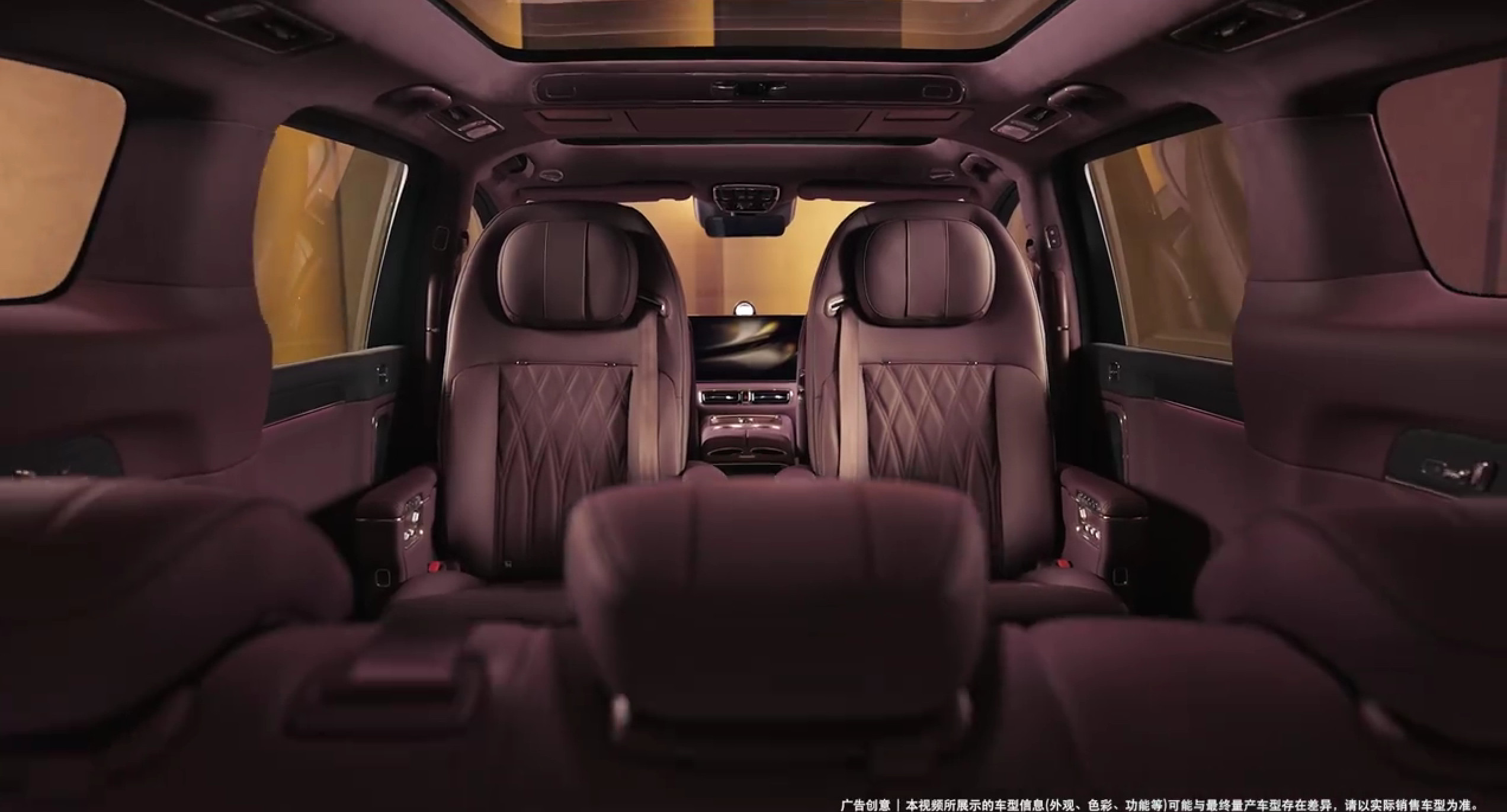 看看智界V9座椅有多舒服。二排双旋转座椅+123°黄金角的双零重力座椅、