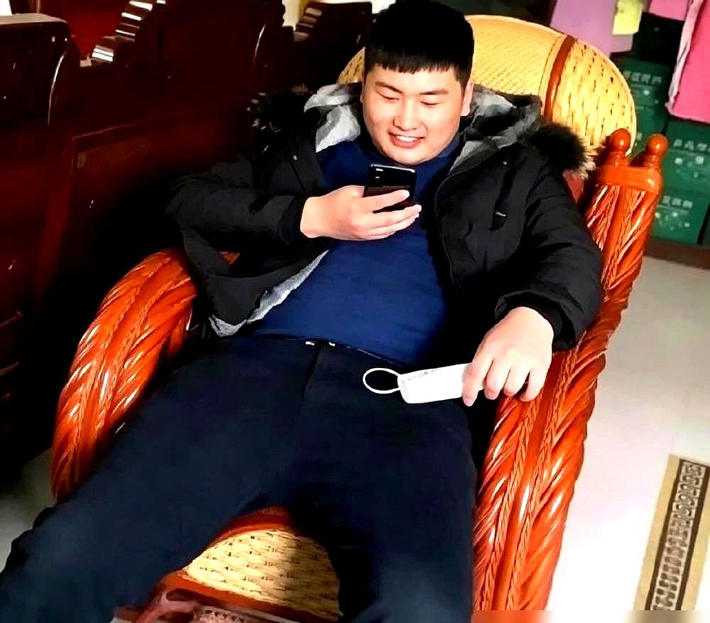 朱之文商演价码10万，这事儿圈里人都知道。2015年定下的数，唱3首，到现在愣