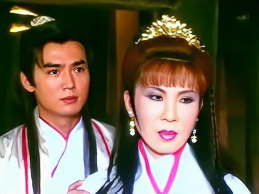 1998年，富婆杨钧钧投资3000万拍电视剧，特意找来马景涛、何家劲和她出演情侣