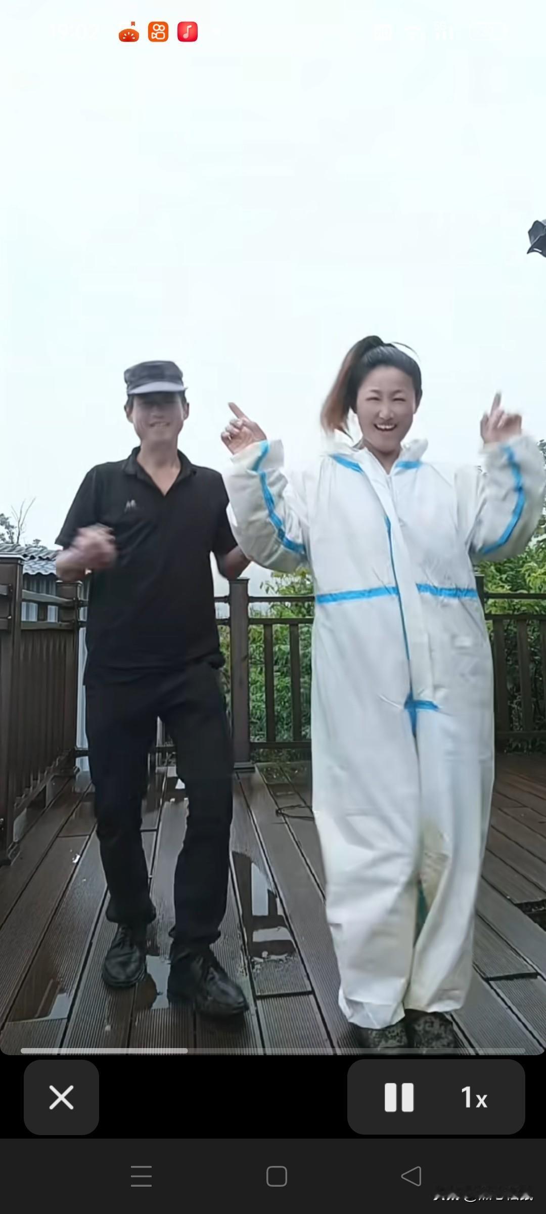 欢乐时光和闺蜜一起跳舞，快乐无限！💃🏻💃🏻