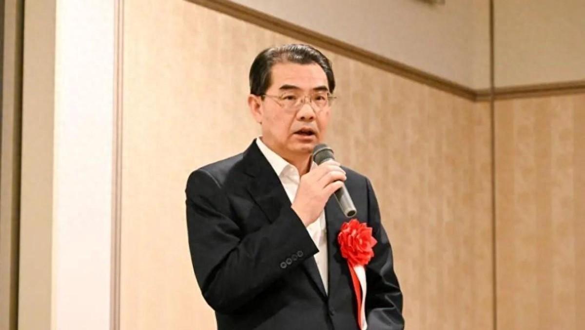 日本人急了，火烧眉毛地恳求访华。我方大使直接把话挑明，高市早苗不公开认错，谁来都