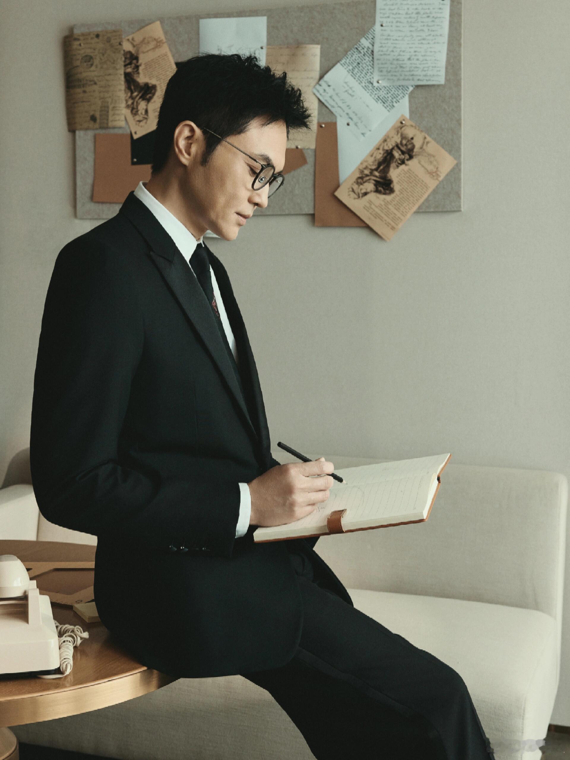 智霖哥一戴眼镜我就完全沦陷