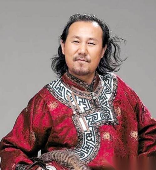 🌞2000年，腾格尔在蒙古的所有酒楼全部倒闭，老婆也离婚了，价值85w的玉