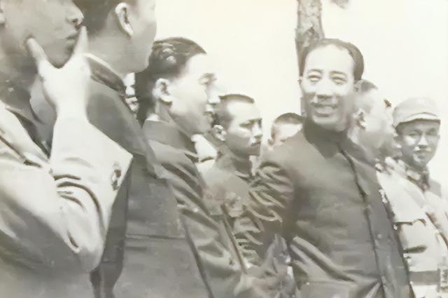 1946年，戴笠死后，老蒋亲自下令财政部会同调查局清查戴笠遗产，结果第一天清查，