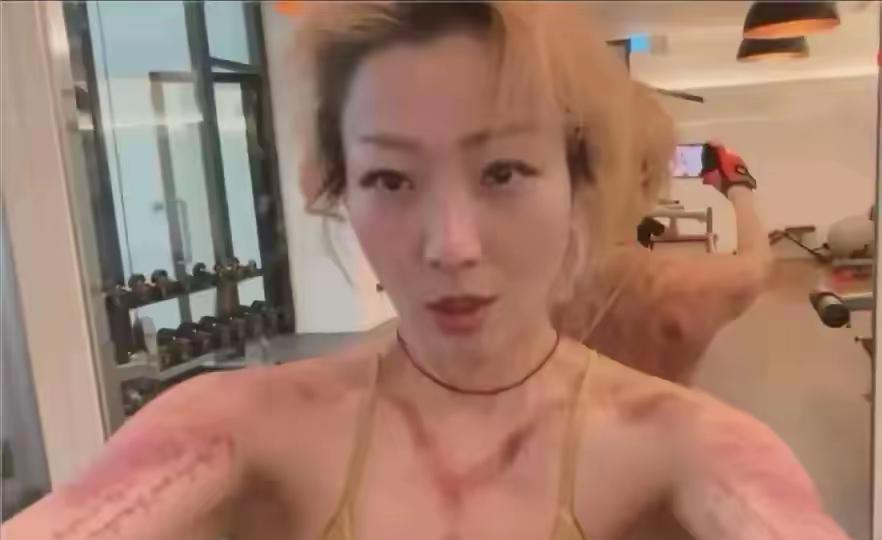 我想大家都能理解许志安出轨了郑秀文哪哪都好但是有一个致命的缺点要不得的，那就