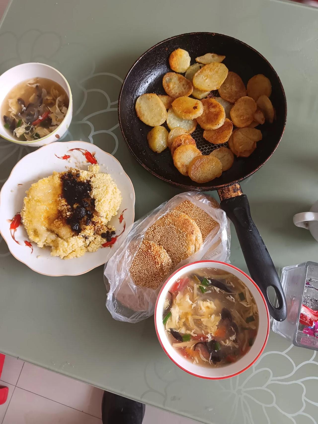 用实况照片记录美食一焰炉火，一缕青烟，扬起了久久寻觅的味道，这是我们河南洛阳山区