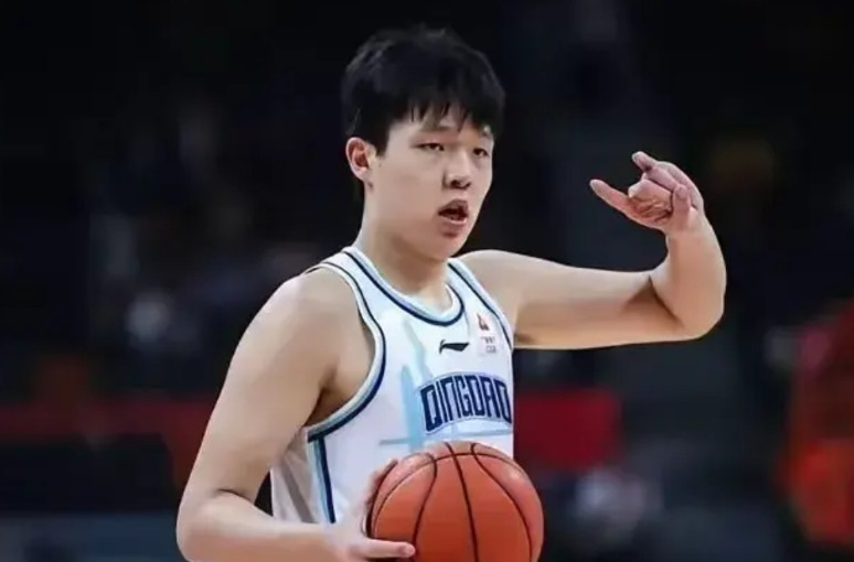 杨翰㚞还是停止试训吧！从一路飙升，到现在持续下降，说明一个球员的精力是有限的。