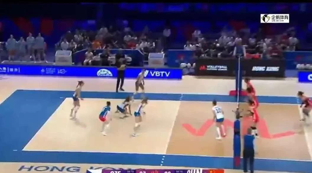 女排世联赛中国捷克观后感1，前两局，中国女排化身江苏队，五名队员在场上，龚翔宇