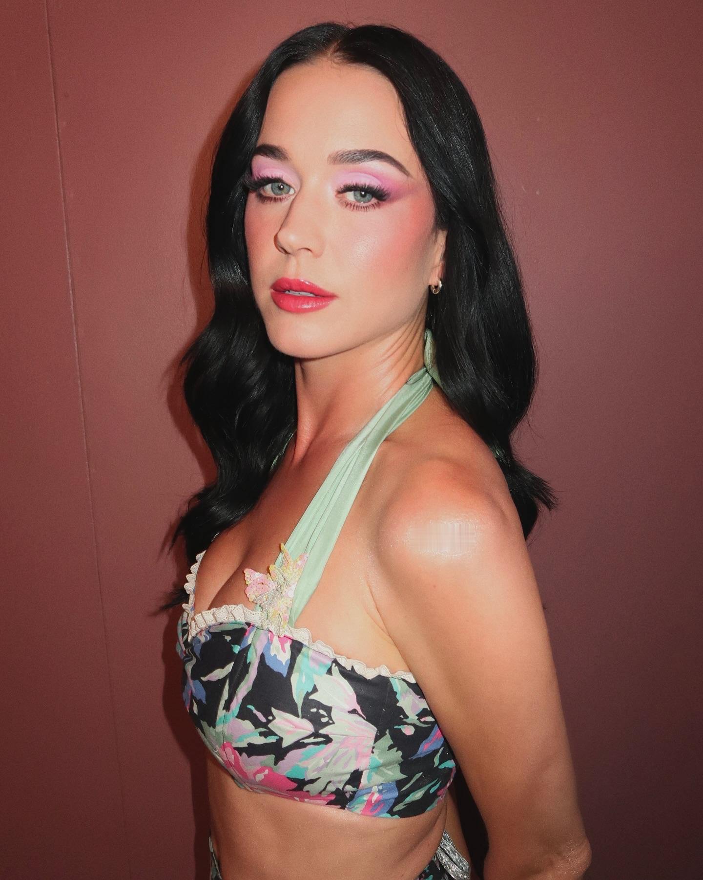 惊人的美貌！水果姐KatyPerry在IG分享自己在法国MainSqu