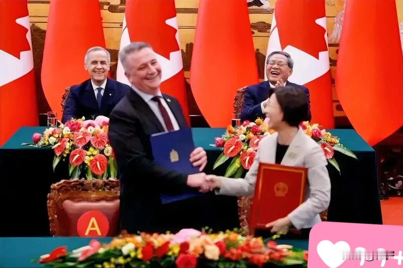 新加坡《联合早报》这张照片内容太丰富了，应该可以拿个“最佳摄影”奖！加拿大总理卡