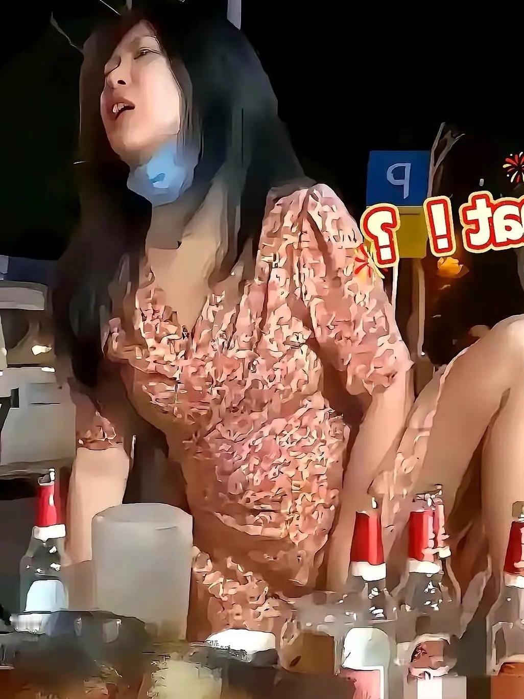 十几年前那场酒局，我女同学喝到脱光衣服，一桌男生全看傻了——当时我们都觉得她完了