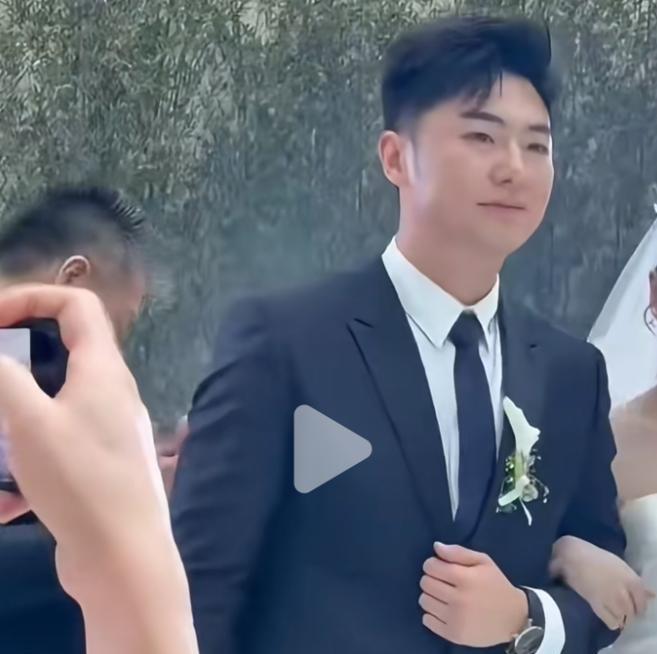 李隼女儿结婚，孙颖莎为何不到现场？今天李隼女儿结婚，张怡宁，李晓霞，王楠三个