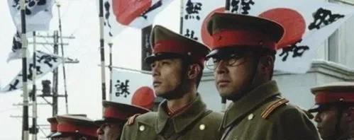 日本人信武士道吗？其实绝大部分人是不信的，只有傻瓜才信那玩意。在1936年，一群
