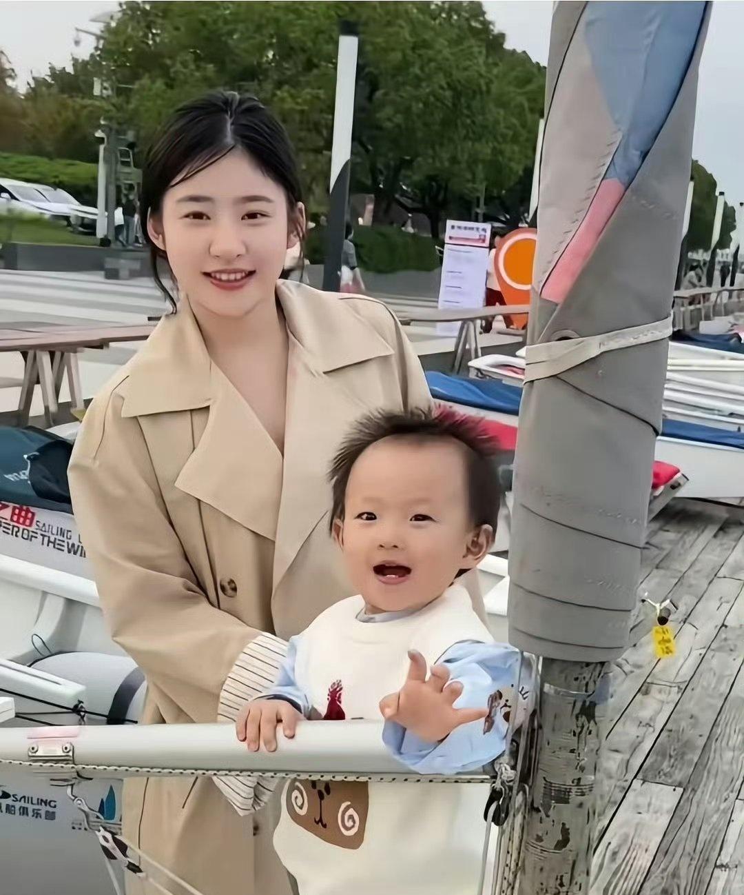 黄一鸣自曝大四实习期怀孕黄一鸣直播说自己大四实习期怀孕，之后就没有工作了，没什么