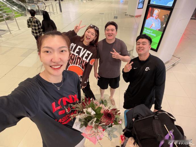 11月23日，韩旭在社媒发文称已顺利到达珀斯。她提到昨晚感受到当地同胞热情迎接，