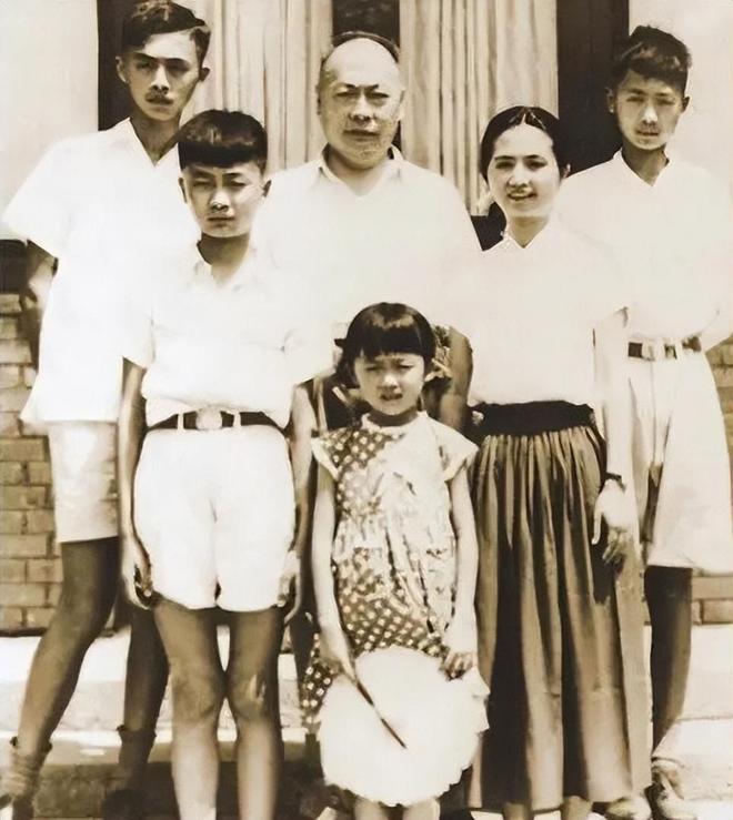 1974年，陈毅夫人张茜病重弥留之际，盯着三个儿子只说了一句话：“妹妹不出嫁，你