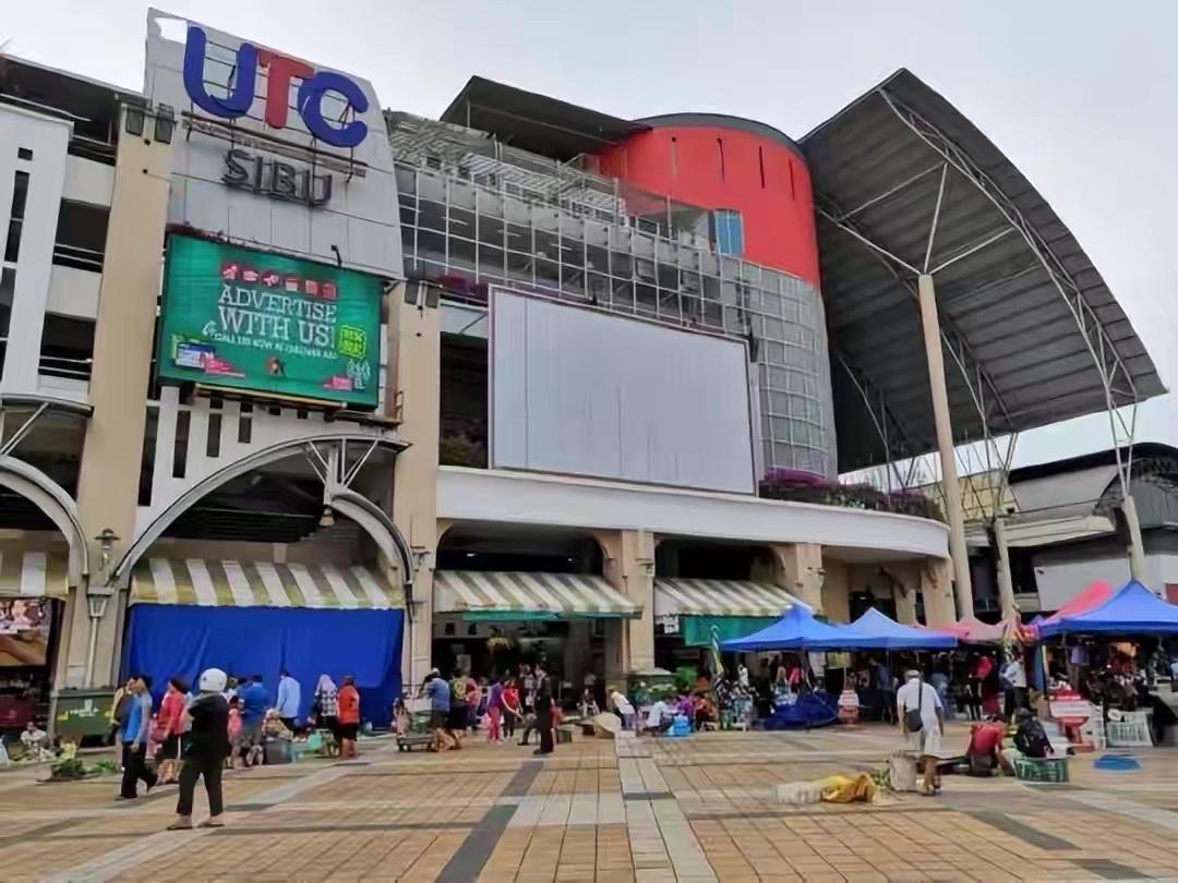 1901年，大清国正忙着给八国联军赔款。一个被通缉的福建举人，却带着1118个农