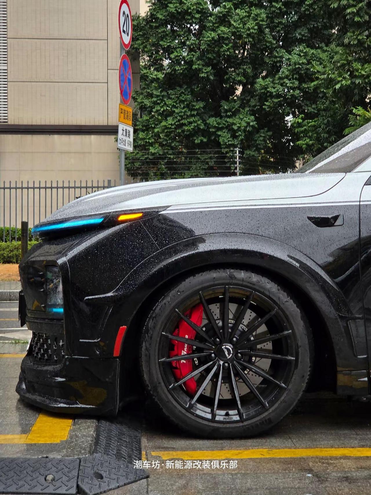 活着就是为了爽，又不是想要得个奖改装车是一种生活理想改装案例理想黑武士