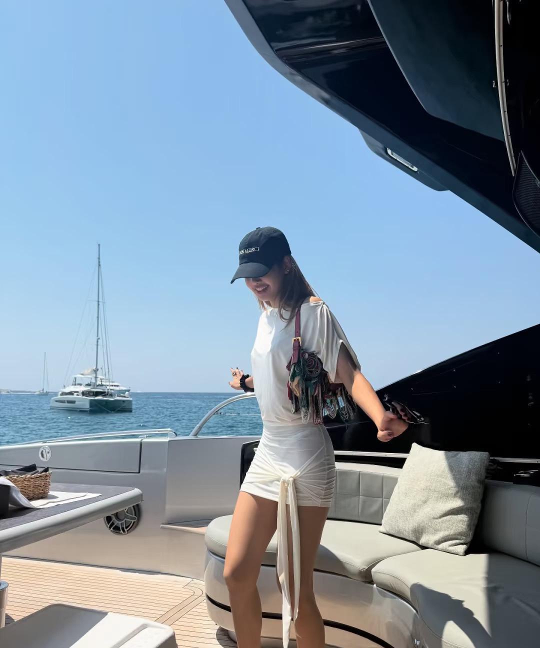 Lisa最新欧洲度假美照，好美好有生命力～