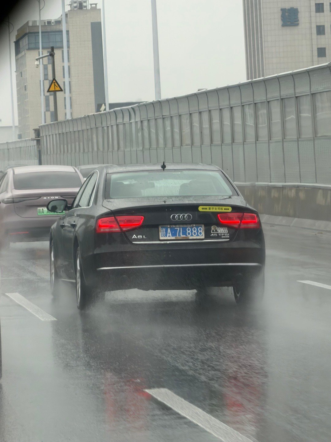 有一说一，这车牌给奥迪A7L车主的话，花一万也值得吧