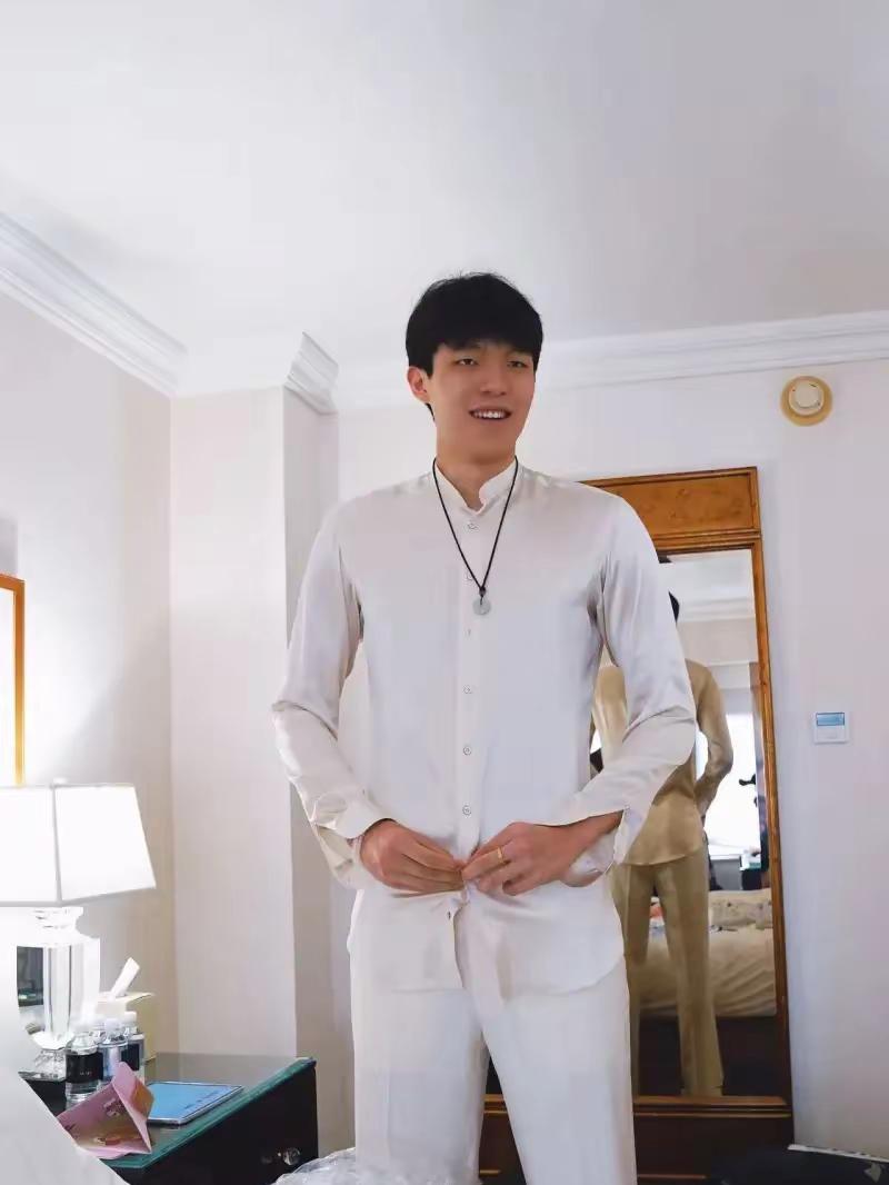 我可不是跟风吹杨翰森的！一年前，在河村永辉受万人追捧、中国男篮被上亿人唾弃的时