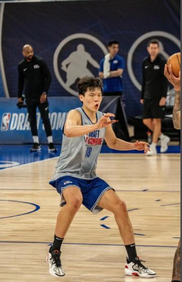 开拓者主教练斯普利特对杨瀚森的表现终于忍无可忍了！ 北京时间1月19日，NB