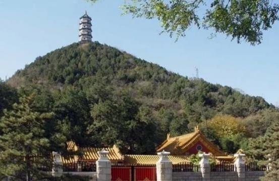 北京两大禁地，中南海办公，玉泉山休憩。比中南海更神秘的玉泉山，始于金代，距今80