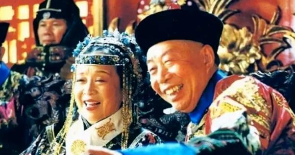 1908年，慈禧回光返照，死死盯着伺候了她38年的李莲英，动了殉葬的念头，李莲英