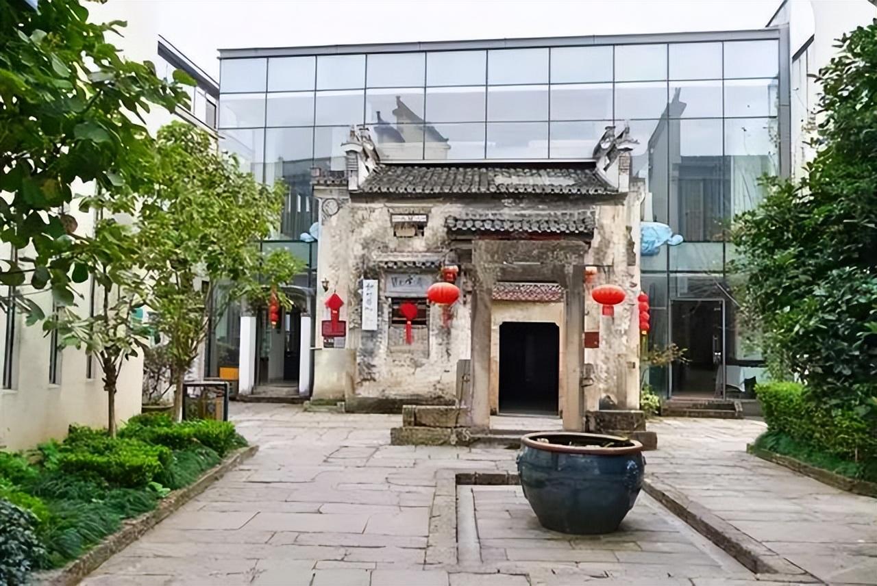 安徽黄山市不仅有黄山风景区，还有众多古村落，除了西递、宏村之外，呈坎村同样值得探