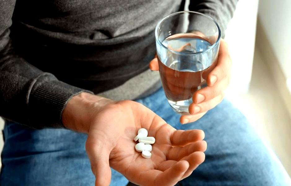 52岁，不算老，按现在的生活节奏，很多人正是撑起家庭、还能打拼的时候。但有人