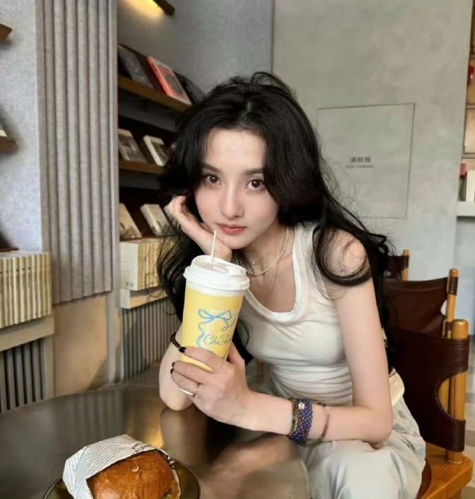 宋祖儿美女无惧任何搞怪的表情