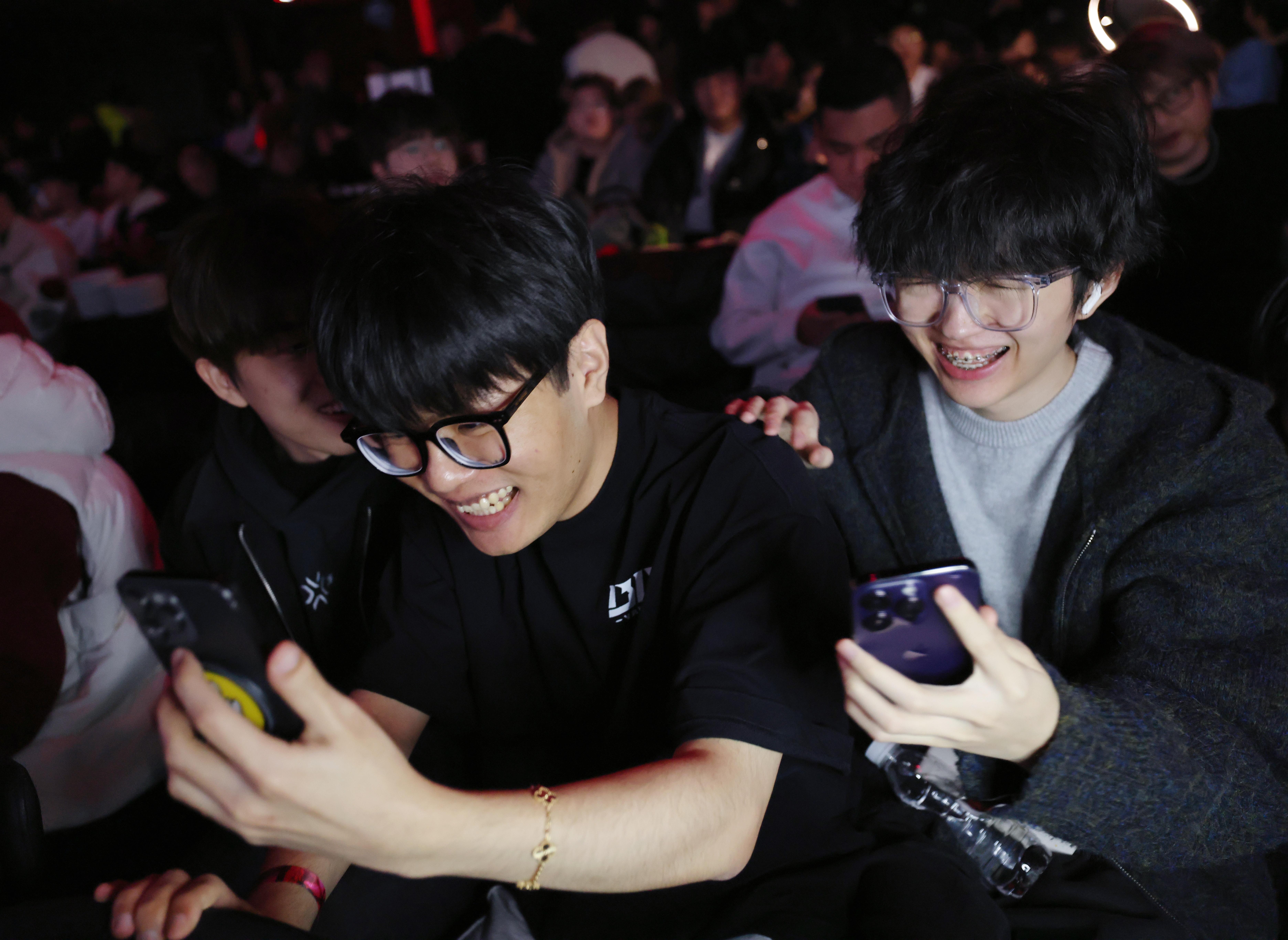 BLG发布2025无畏之夜返图: 无畏之夜直播中