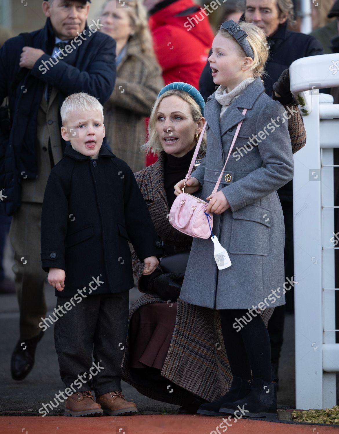 英国王室【补图】2025年1月1日，安妮长公主家在切尔滕纳姆🏇🏻Lena