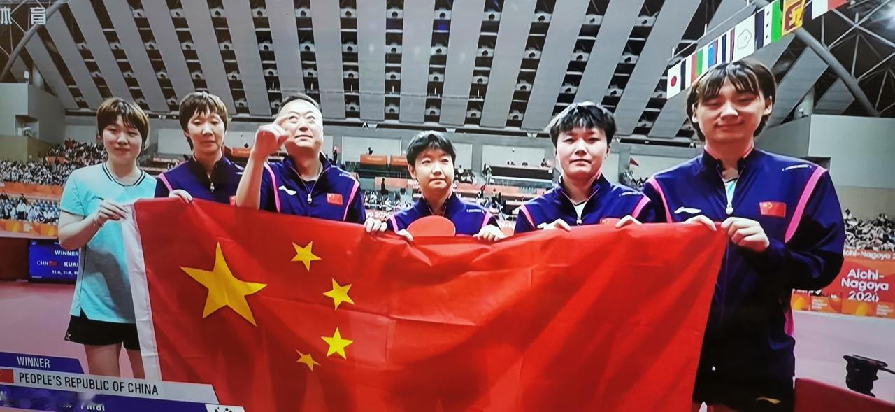 曼昱，好样的！决战时刻，王曼昱对阵张本美和，在二比二，小比分落后的情况下，逆转