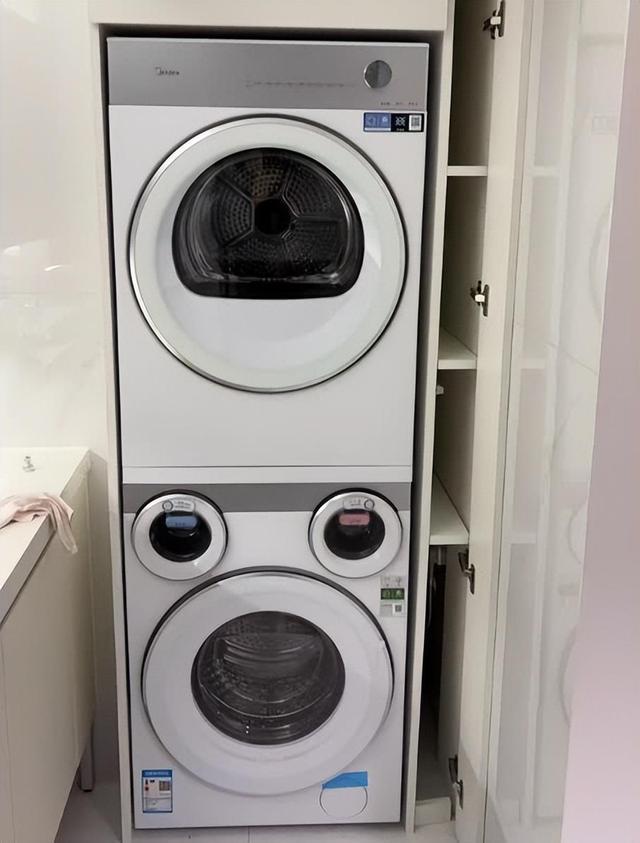 我跟老伴结婚快三十年了，为洗衣服这事儿没少拌嘴。她有洁癖，外衣、内衣、袜子必