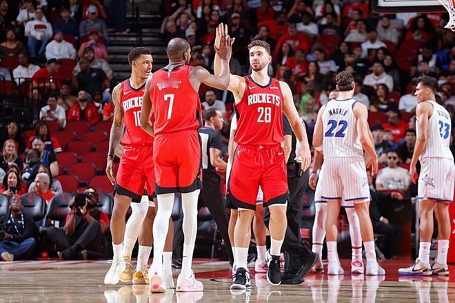 申京本赛季各项数据已经爆炸场均23.4分的超级得分手+10.4的顶级篮板手+