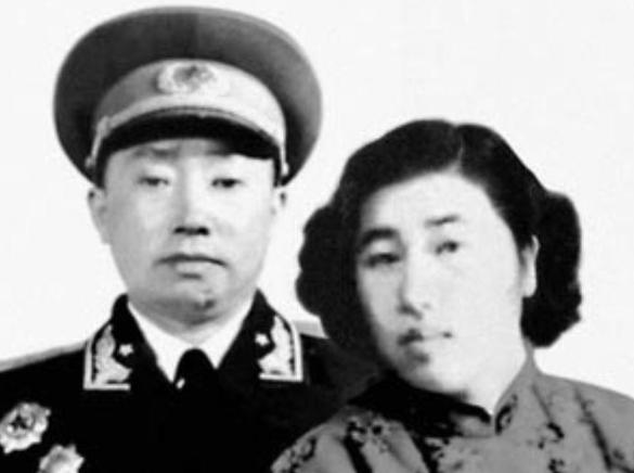1949年，彭绍辉已经43岁，却还没有成家。身边人看着着急，卫生部长张德炎就劝他