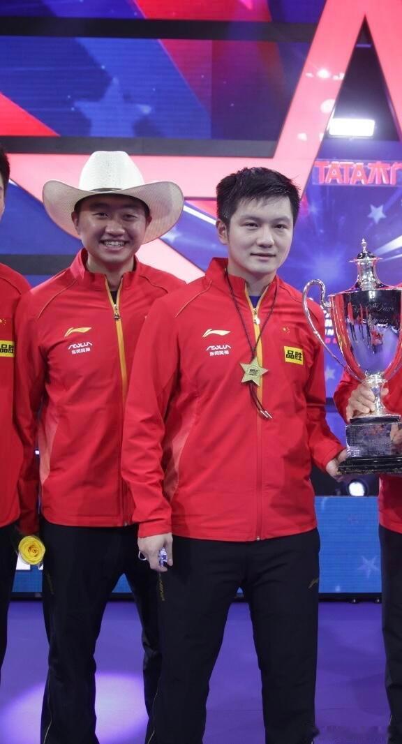 赵子豪的帽子也是东东打下的江山之一，东东的都是子豪的