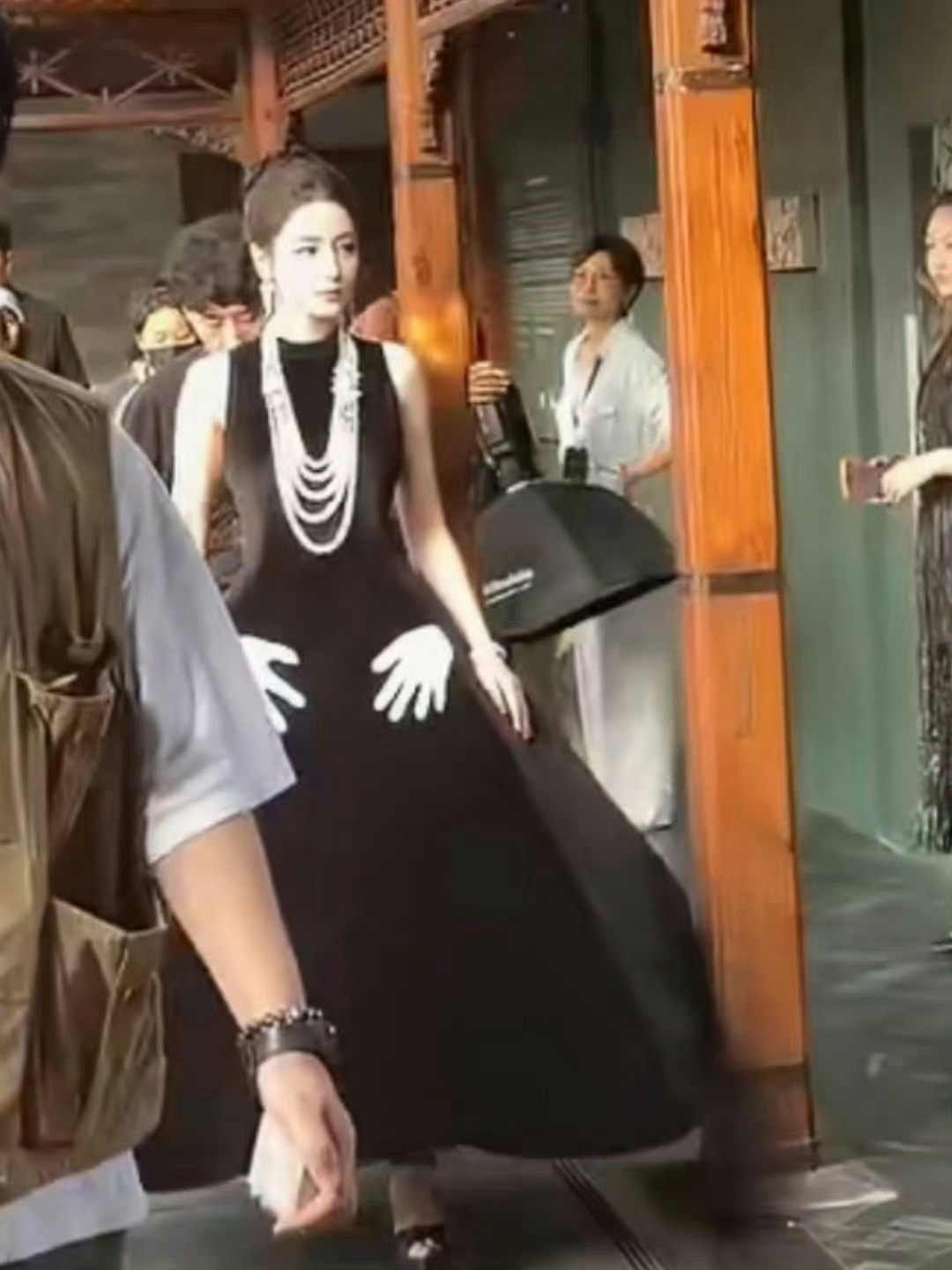 完全就是小说女主走进现实