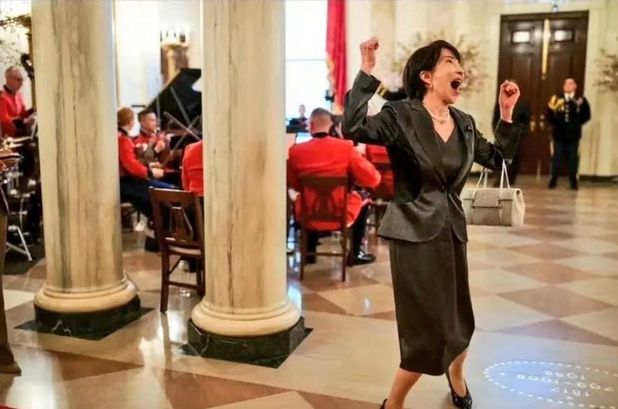 白宫发布了高市访美的几张照片，感觉这是故意埋汰人，照片引起日本网民的破防，认为白