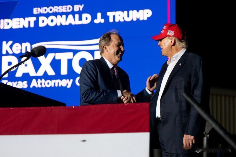 特朗普的MAGA超级政治行动委员会向肯·帕克斯顿的德克萨斯州参议员竞选投入了10