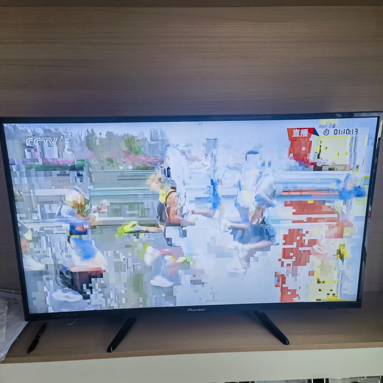 今天武汉马拉松直播掉了一个大链子，在八点多钟央视直播画面显示失败，全是乱码，毫无