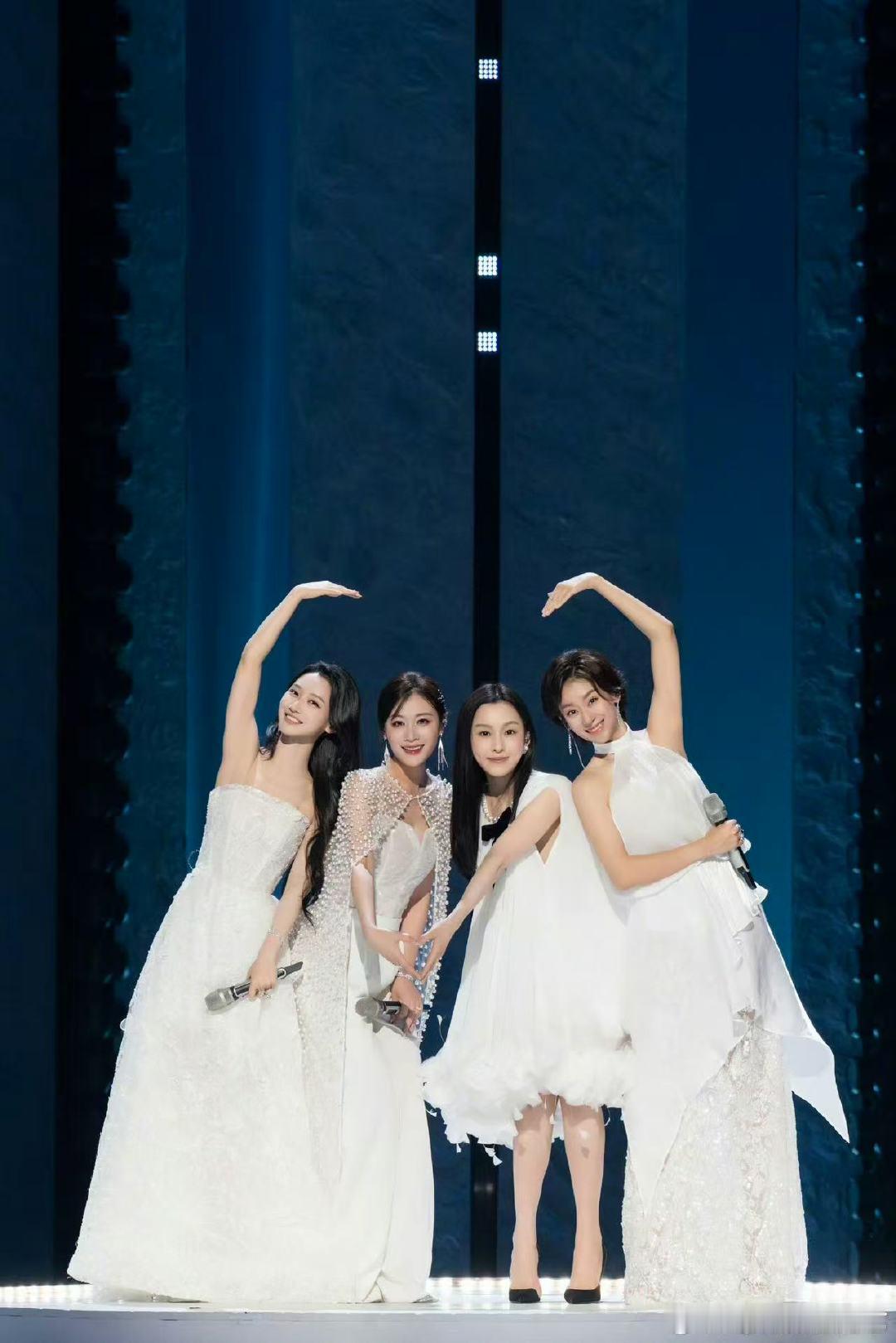 范玮琪真吃上酱板鸭了乘风2026范玮琪在湖南吃上正宗酱板鸭，满足感都快溢出屏幕