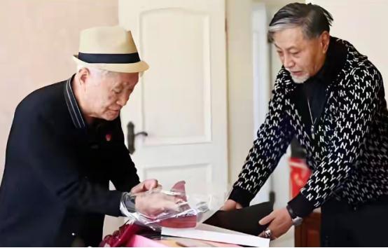 钱再多有什么用？ 原来牛犇的儿子王侃，根本不是淋巴癌去世的，他的老朋友站出来