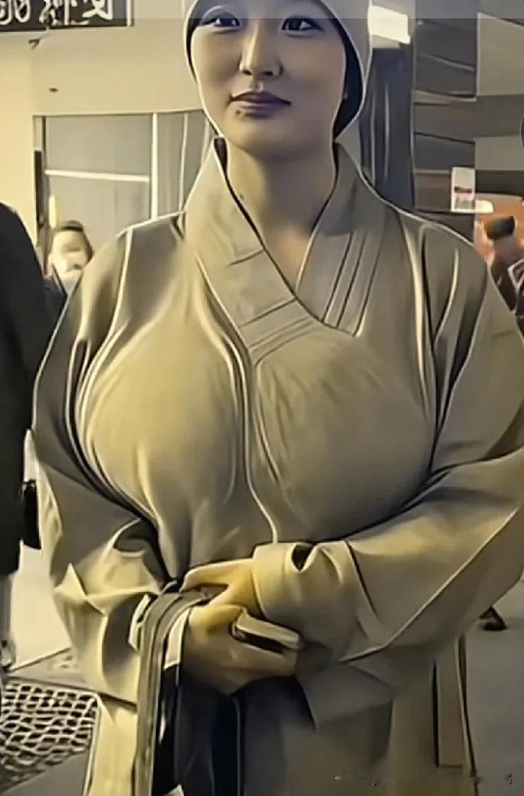 感觉这位静音师太是为色狼量身定做的，这一身的狐媚哪有修行的半点痕迹，自媒体的普及