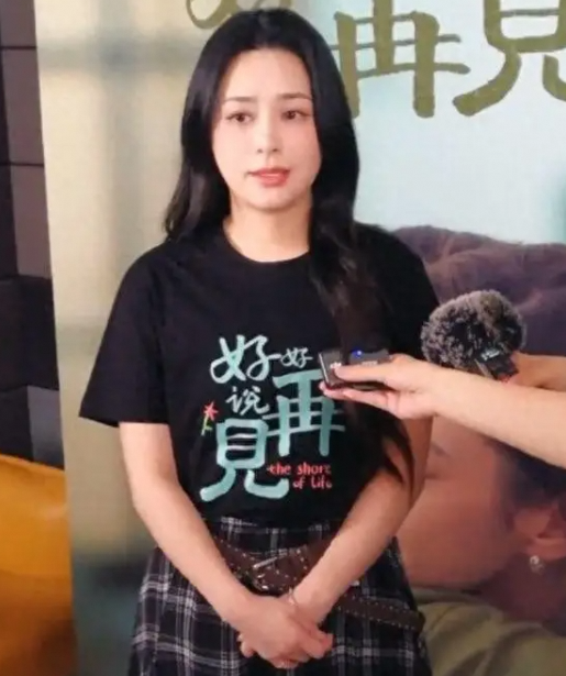 44岁阿娇现身电影节:身材发福仍难掩精致五官